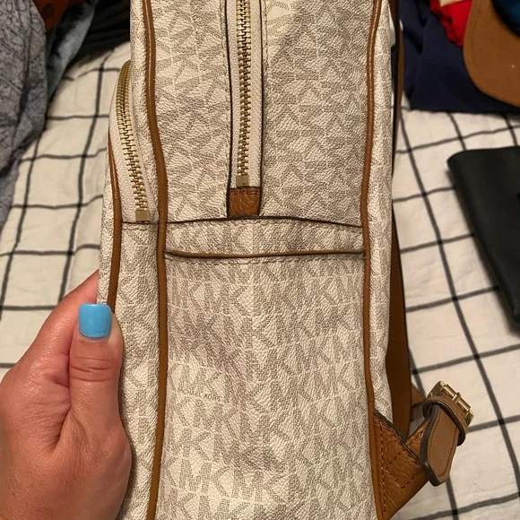 Michael Kors Large backpack purse White/cream and Tan with Gold zippers - Picture 4 of 12